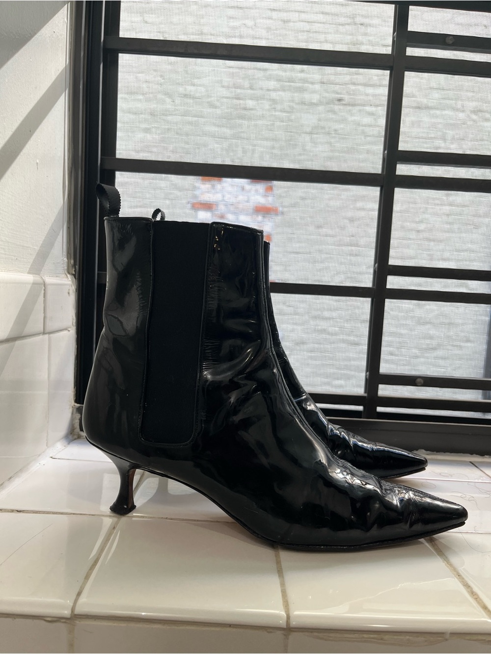 Manolo Blahnik Patent Leather Black Pointed Kitten Heel Ankle Boots 39